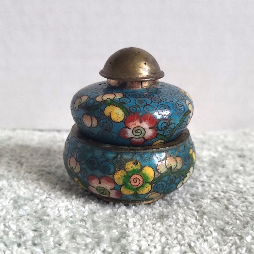 Vintage Cloisonne Asian Open Salt Cellar & Pepper Shaker Stacking Set 2"